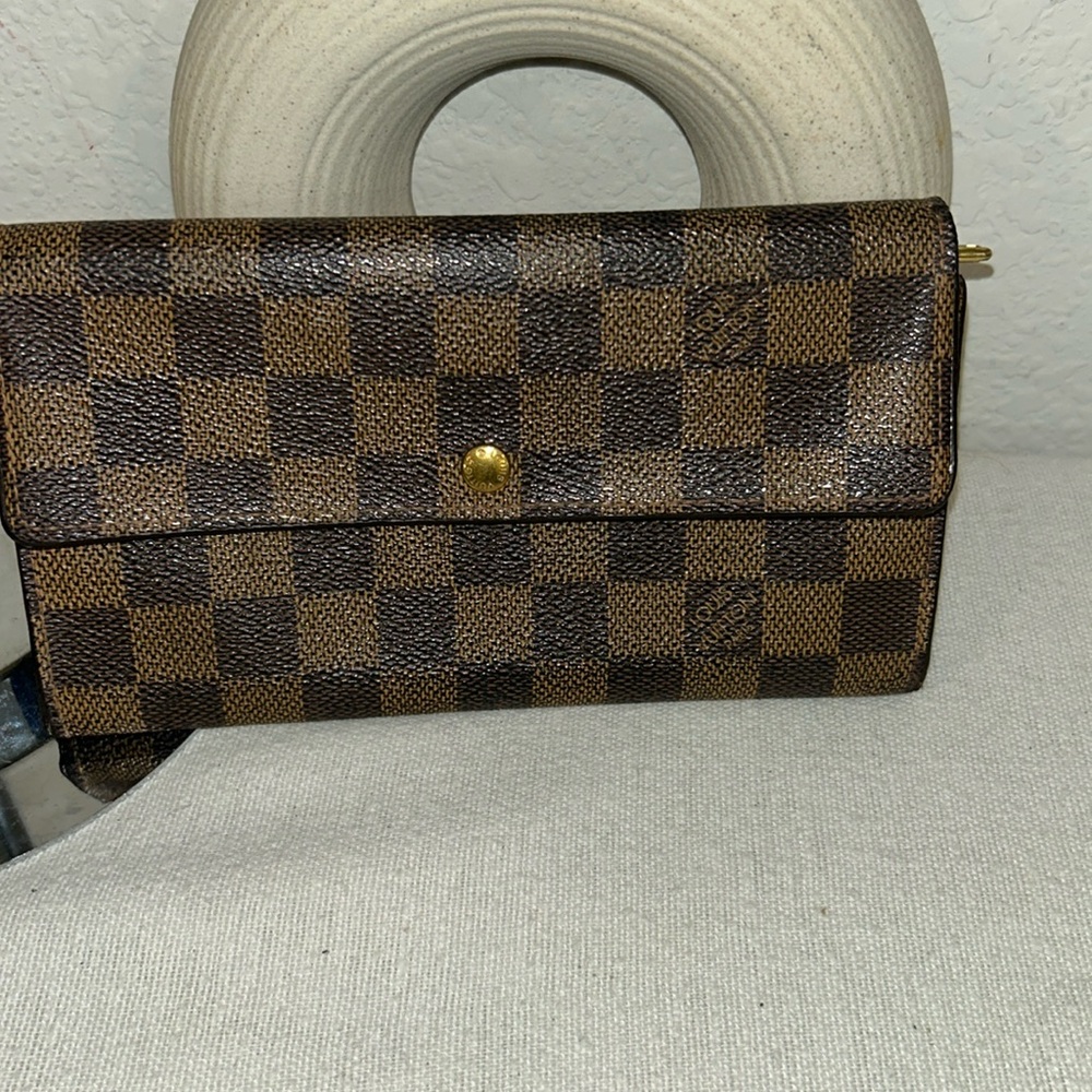 Authentic Louis Vuitton Demier Long Sarah Wallet